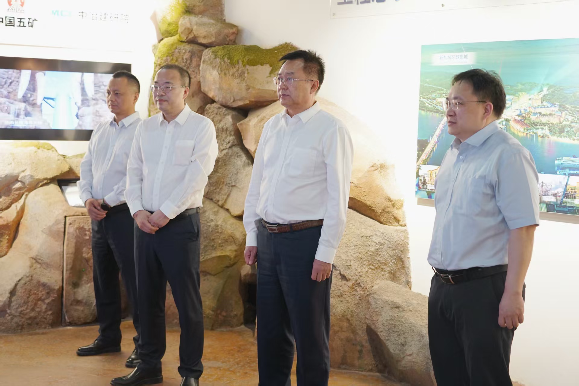 參觀中冶建研院文旅展廳